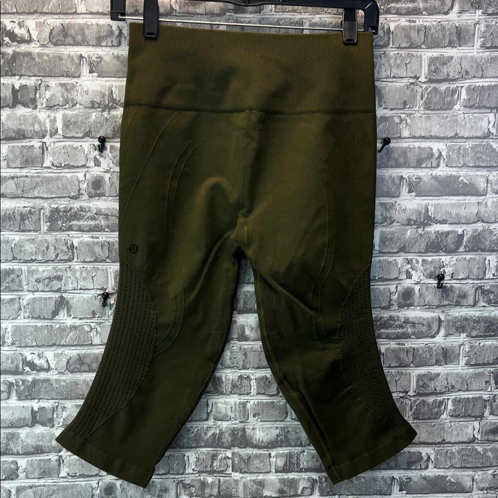Women's Lululemon Army Green Capri Leggings